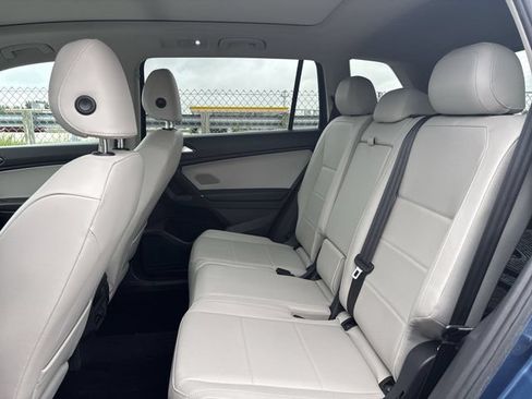 Used 2018 Volkswagen Tiguan SEL AWD/4WD image 17