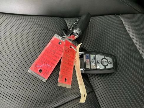 Used 2025 Lincoln Corsair Reserve image 47