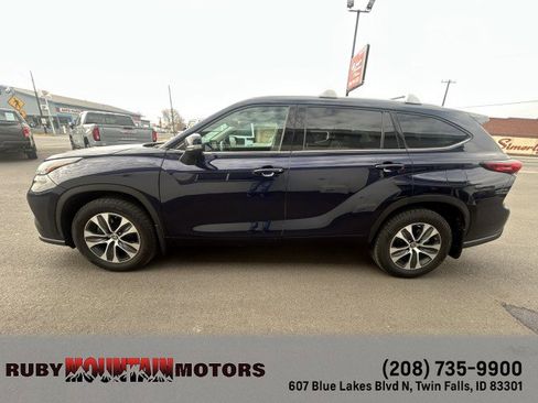 Used 2022 Toyota Highlander XLE image 18