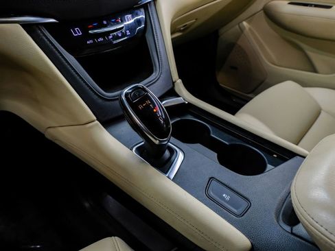 Used 2018 Cadillac XT5 FWD image 29