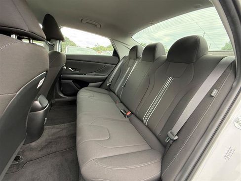 Used 2024 Hyundai Elantra SEL FWD image 11