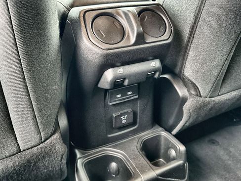 Used 2025 Jeep Wrangler Unlimited Sahara AWD/4WD image 27