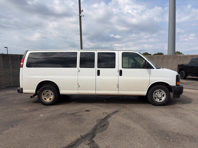 Used 2017 Chevrolet Express 3500 LS RWD image 8