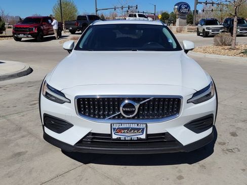 Used 2020 Volvo V60 T5 Cross Country image 5