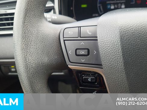 Used 2025 Toyota Camry LE image 29