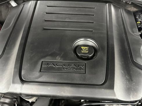 Used 2017 Jaguar F-PACE R-Sport image 7