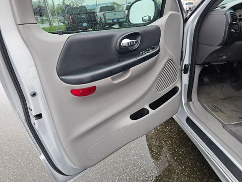 Used 2004 Ford F150 Lightning RWD image 11