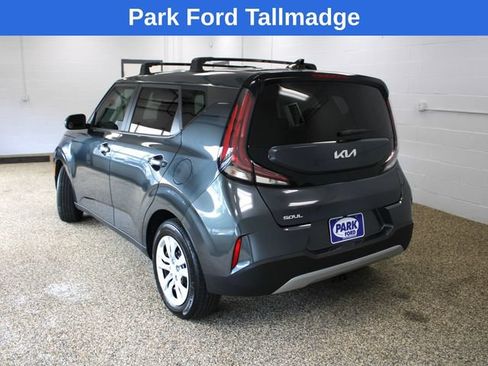 Used 2023 Kia Soul LX FWD image 3