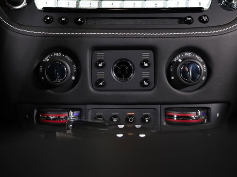 Used 2019 Rolls-Royce Wraith RWD image 26