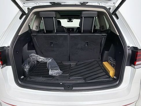 Used 2025 Volkswagen Atlas SEL Premium R-Line image 29