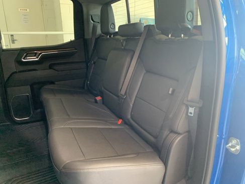 Used 2023 Chevrolet Silverado 1500 LT Trail Boss w/ LT Trail Boss Premium Package AWD/4WD image 13