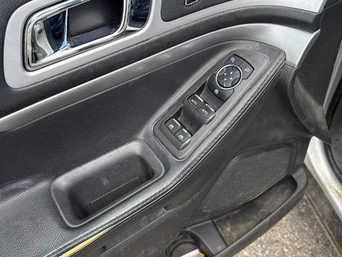 Used 2015 Ford Explorer XLT w/ Equipment Group 202A FWD image 7