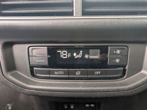 Used 2024 Volkswagen Atlas SE image 26