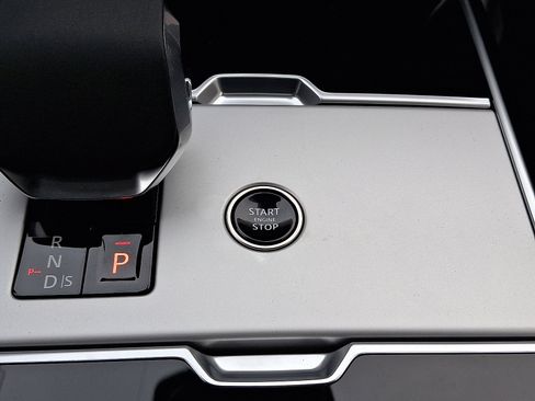 New 2025 Land Rover Range Rover SE image 22