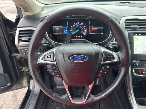 Used 2017 Ford Fusion SE w/ Equipment Group 201A image 10