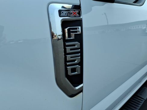 Used 2020 Ford F250 XL w/ STX Appearance Package AWD/4WD image 2