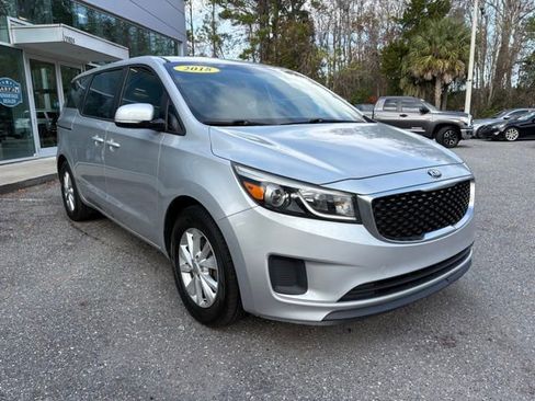 Used 2018 Kia Sedona L image 9