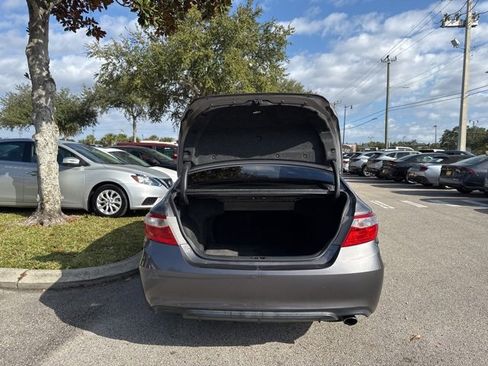 Used 2017 Toyota Camry SE image 18