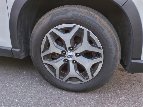 Used 2019 Subaru Forester Premium w/ All-Weather Package image 9