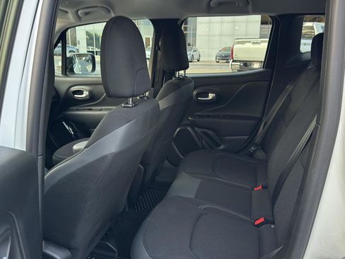 Used 2023 Jeep Renegade Altitude image 9