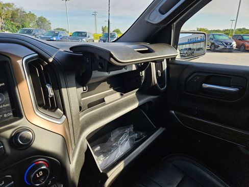 Used 2019 Chevrolet Silverado 1500 High Country w/ Technology Package AWD/4WD image 19