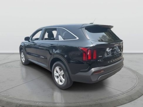 Used 2022 Kia Sorento LX AWD/4WD image 6