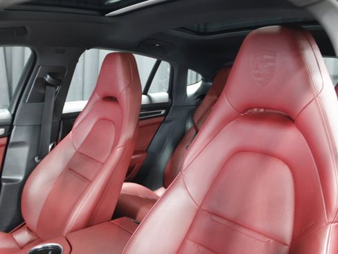 Certified 2022 Porsche Panamera 4 Platinum Edition image 5