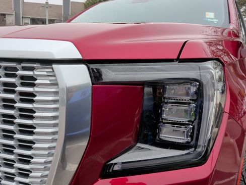 Used 2023 GMC Yukon Denali w/ Advanced Technology Package image 3