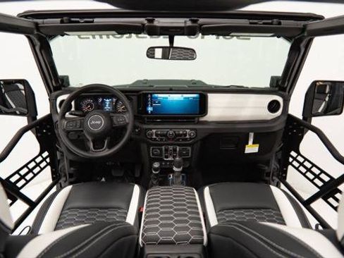 Used 2025 Jeep Gladiator Sport image 31