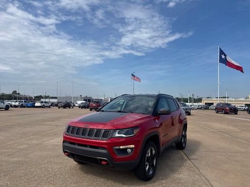 Used 2018 Jeep Compass Trailhawk w/ Leather Interior Group AWD/4WD image 7