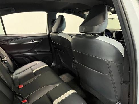 Used 2025 Toyota Camry SE FWD image 13