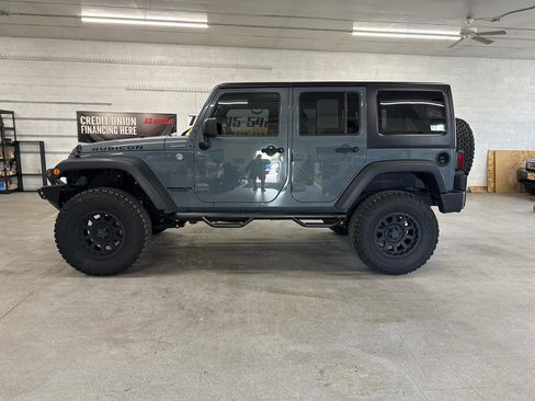 Used 2015 Jeep Wrangler Unlimited Rubicon w/ Connectivity Group AWD/4WD image 93