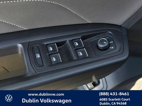 Certified 2023 Volkswagen Atlas SEL R-Line image 10