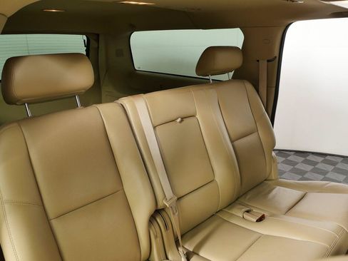 Used 2010 Chevrolet Suburban LTZ AWD/4WD image 32