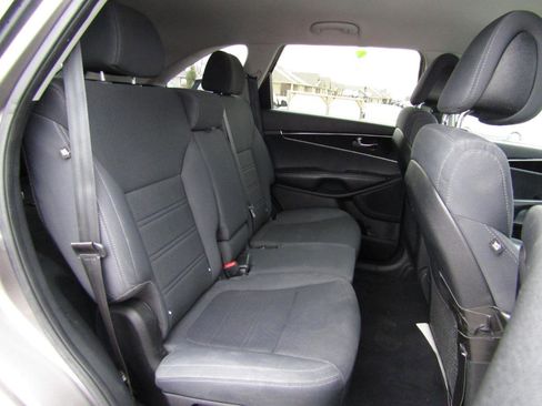 Used 2016 Kia Sorento LX image 23