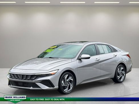 Used 2024 Hyundai Elantra SEL w/ Convenience Package FWD image 7