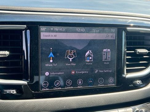 Used 2019 Chrysler Pacifica Touring-L Plus w/ S Appearance Package image 20