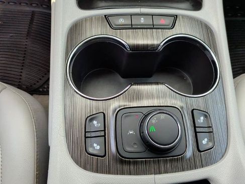 Used 2023 GMC Acadia SLT FWD image 37