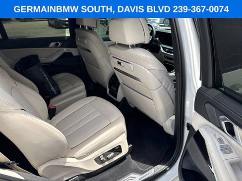 Used 2025 BMW X7 M60i AWD/4WD image 34