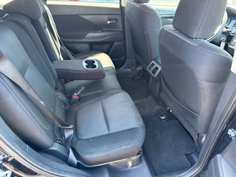 Used 2019 Mitsubishi Outlander ES FWD image 10