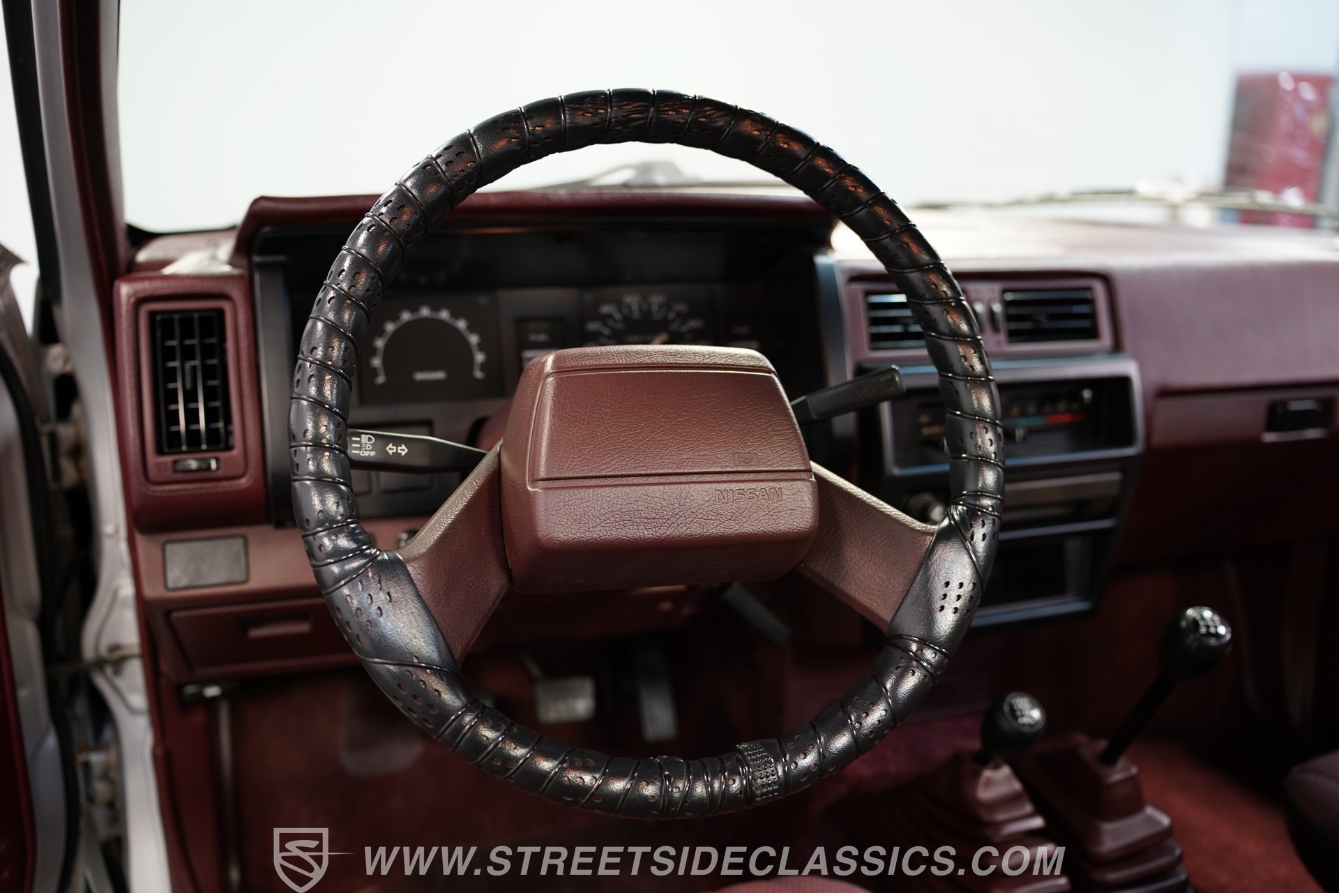 Used 1990 Nissan Pickup 4x4 Regular Cab image 40