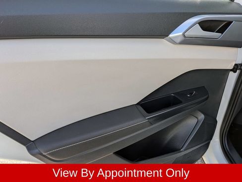 Used 2025 Volkswagen Taos SE AWD/4WD image 25