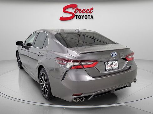 Used 2021 Toyota Camry SE image 6