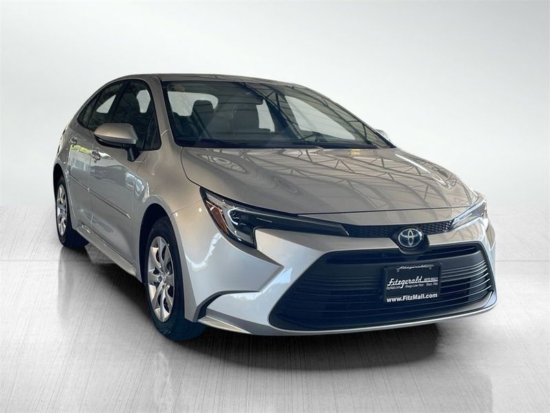 Certified 2025 Toyota Corolla LE image 1
