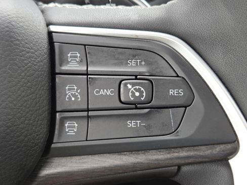 Used 2023 Jeep Grand Cherokee Limited AWD/4WD image 11