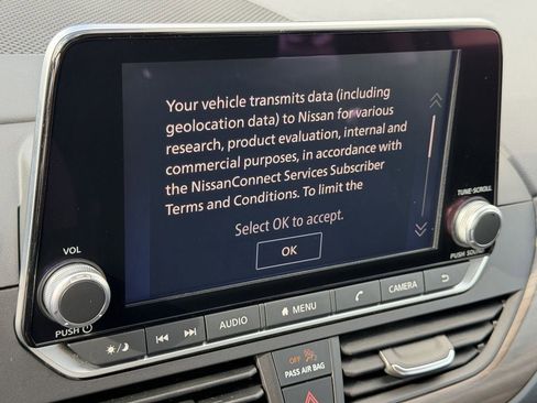 Used 2025 Nissan Altima 2.5 SV FWD image 17