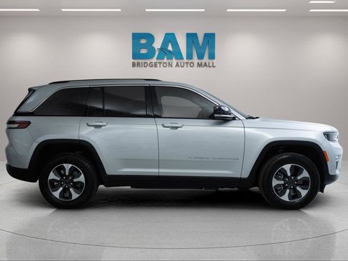 Used 2023 Jeep Grand Cherokee 4WD 4xe w/ Luxury Tech Group II image 8
