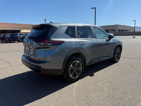 Certified 2025 Nissan Rogue SV FWD image 5