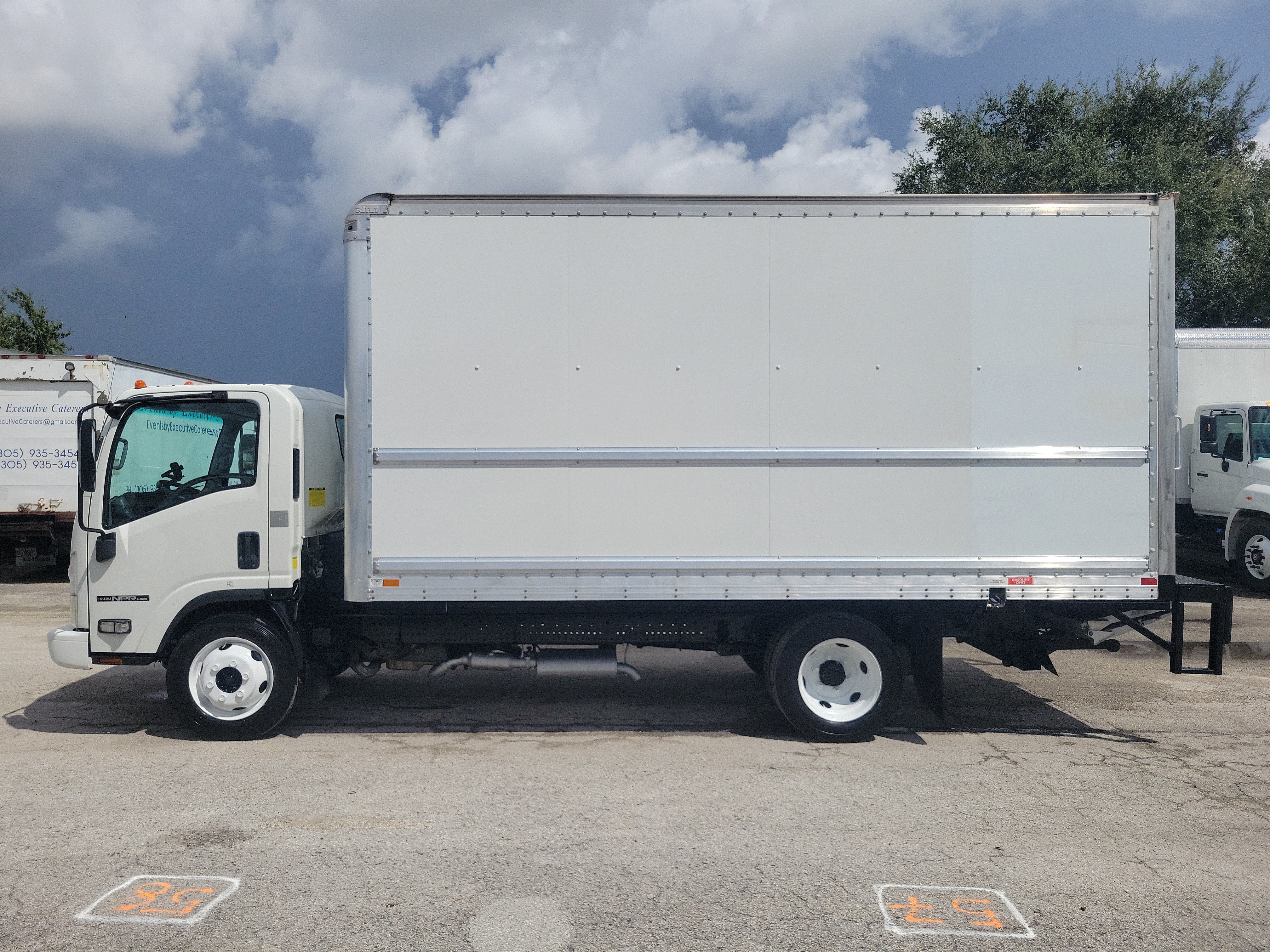 Used 2018 Isuzu NPR RWD image 6