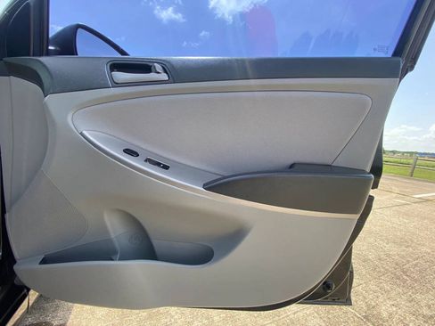 Used 2015 Hyundai Accent GLS FWD image 22